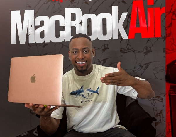 MACBOOK AIR 